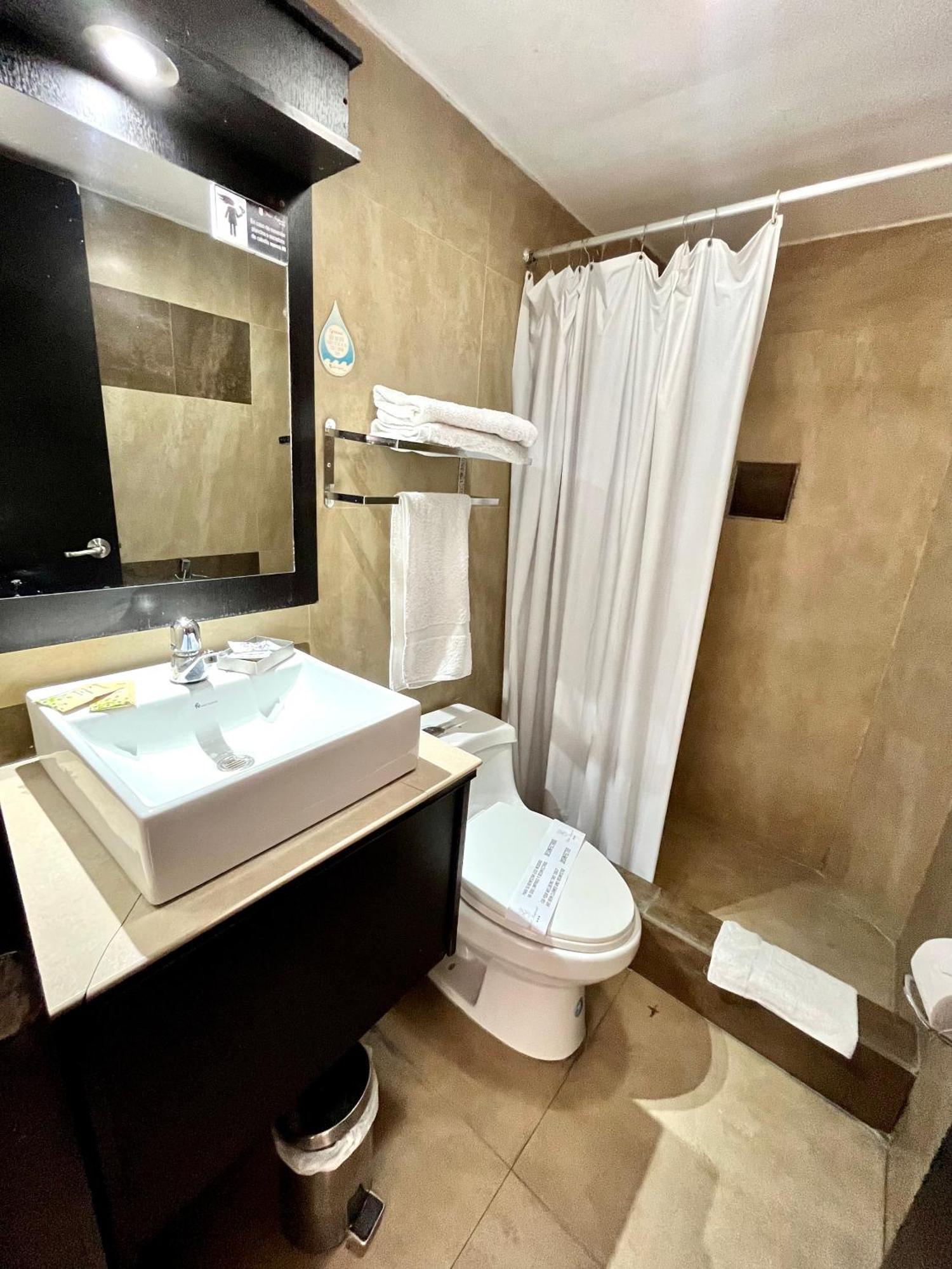 Hotel Imperial Ambato Esterno foto